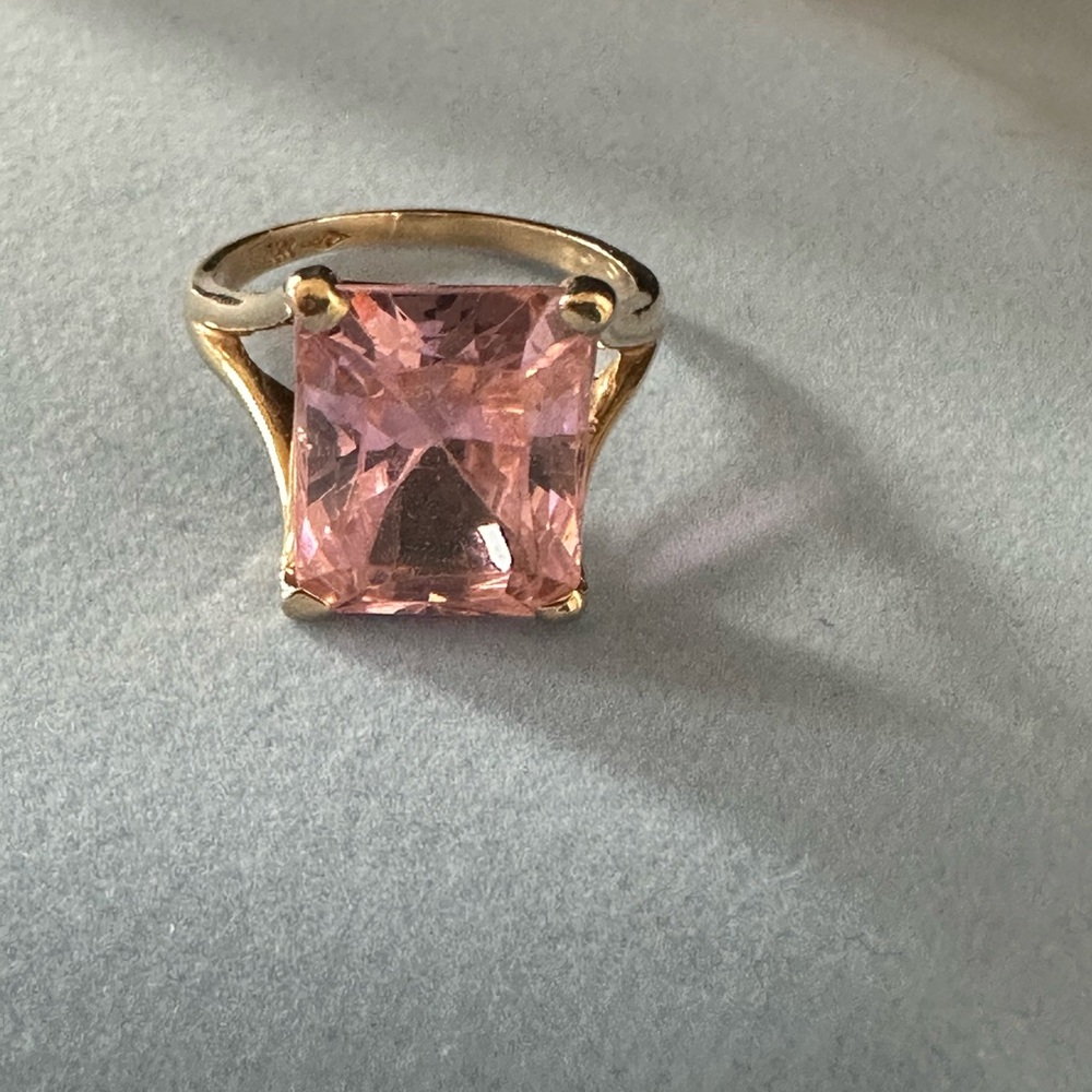 Elegant Pink Gemstone Ring - Picture 14 of 14